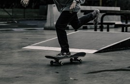 多米APP下载-莎拉波娃在RNG比赛中问鼎冠军，大胜引发热议！